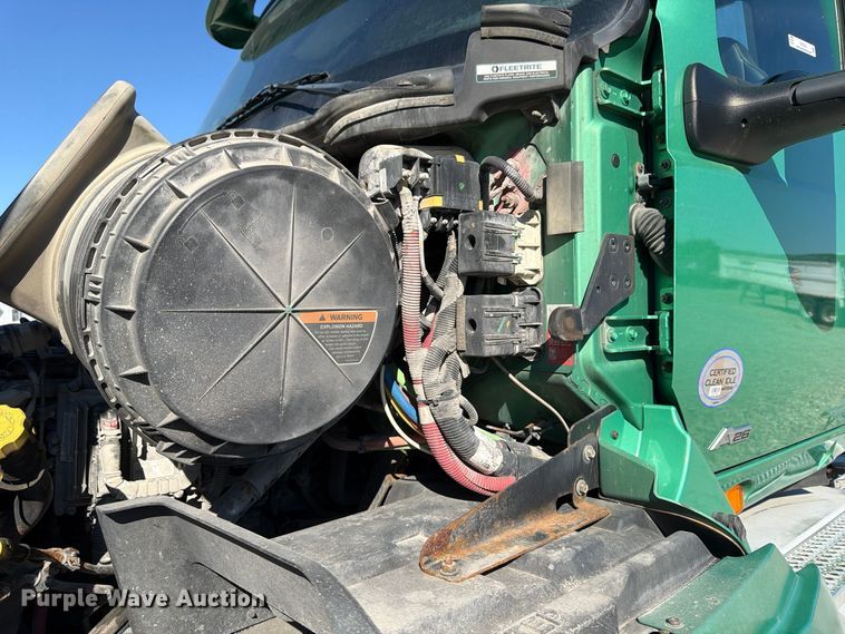image for item ER3501 2021 International RH613 semi truck