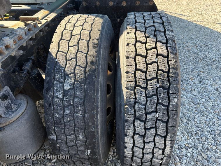 image for item ER3501 2021 International RH613 semi truck