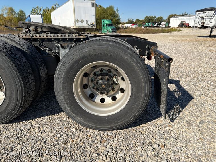 image for item ER3501 2021 International RH613 semi truck
