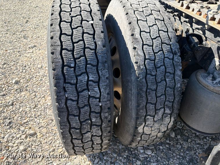 image for item ER3501 2021 International RH613 semi truck