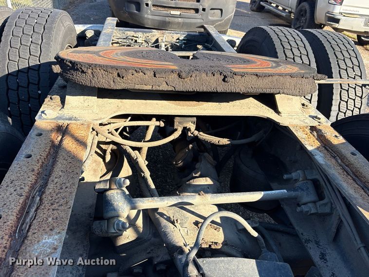 image for item ES8276 1997 Freightliner FLD semi truck