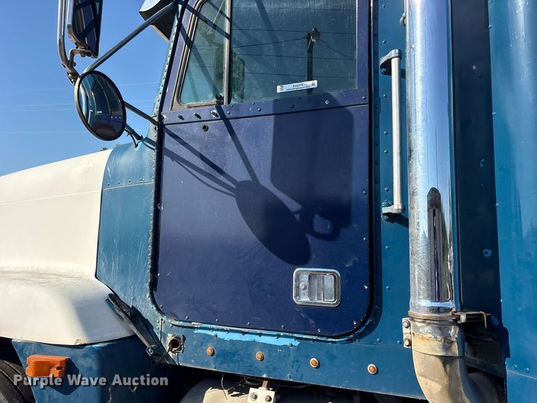 image for item ES8276 1997 Freightliner FLD semi truck