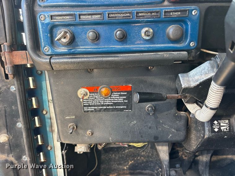 image for item ES8276 1997 Freightliner FLD semi truck