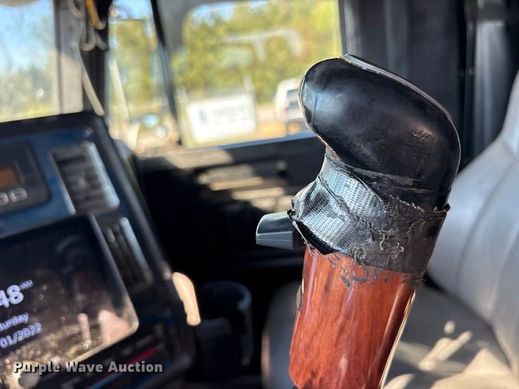 image for item ES8276 1997 Freightliner FLD semi truck