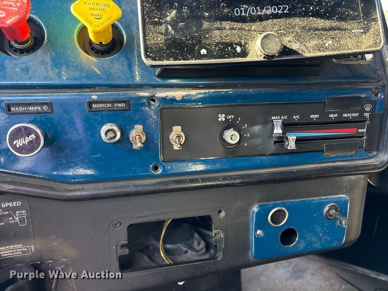 image for item ES8276 1997 Freightliner FLD semi truck