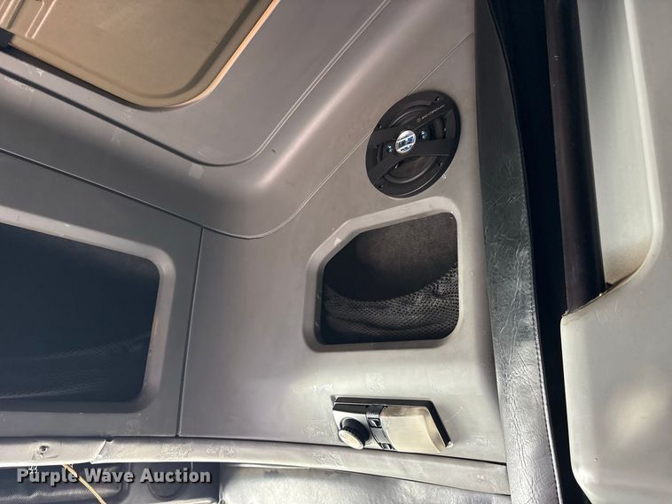image for item ES8276 1997 Freightliner FLD semi truck