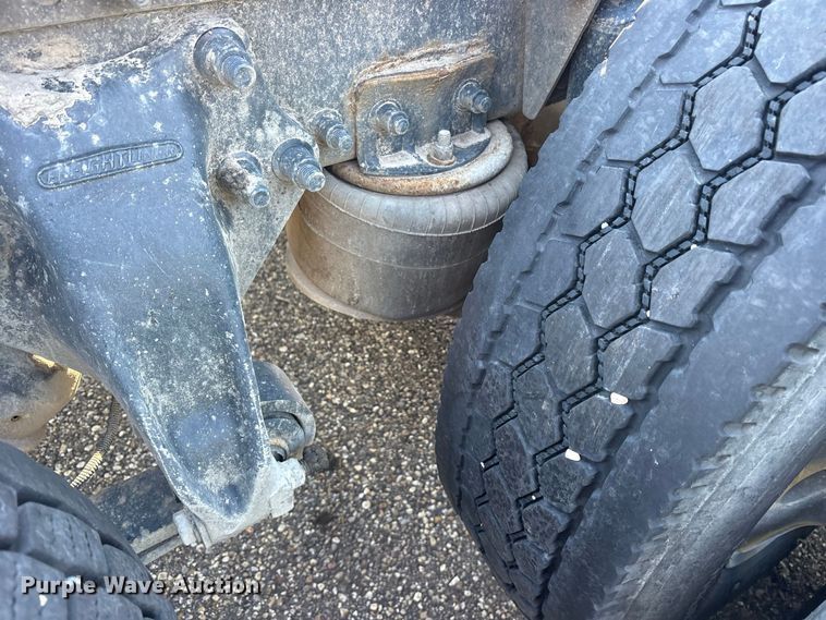 image for item ES8276 1997 Freightliner FLD semi truck