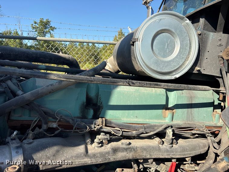 image for item ES8276 1997 Freightliner FLD semi truck