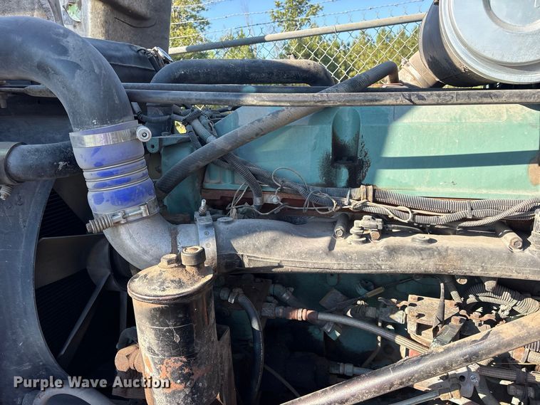 image for item ES8276 1997 Freightliner FLD semi truck