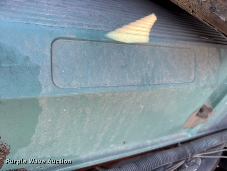 image for item ES8276 1997 Freightliner FLD semi truck