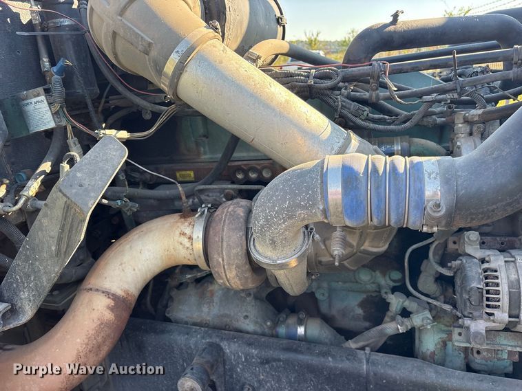image for item ES8276 1997 Freightliner FLD semi truck