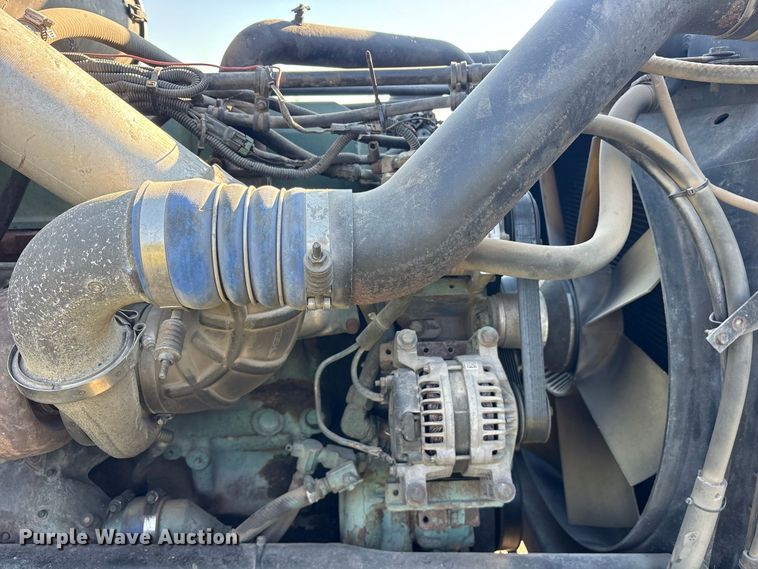 image for item ES8276 1997 Freightliner FLD semi truck