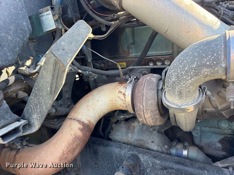 image for item ES8276 1997 Freightliner FLD semi truck