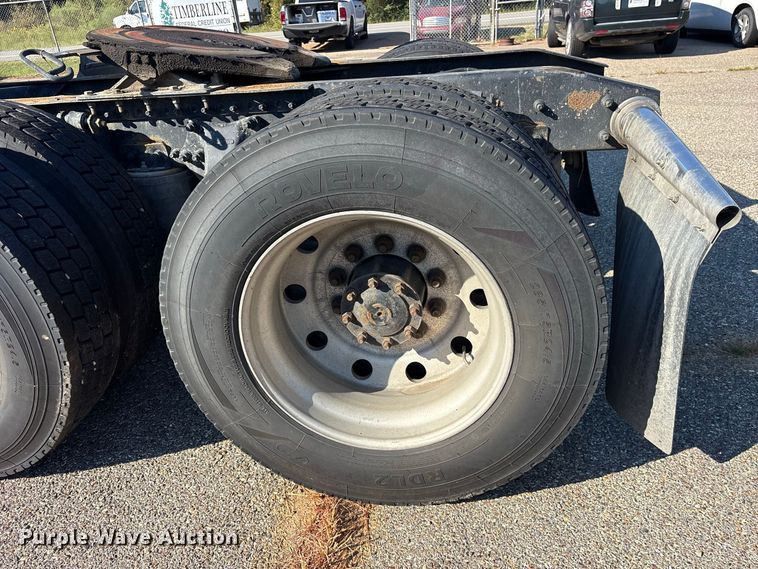 image for item ES8276 1997 Freightliner FLD semi truck