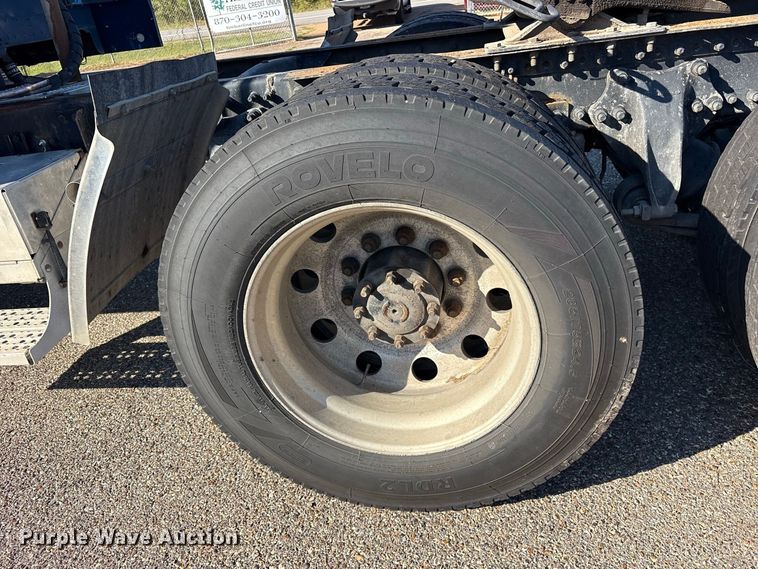 image for item ES8276 1997 Freightliner FLD semi truck
