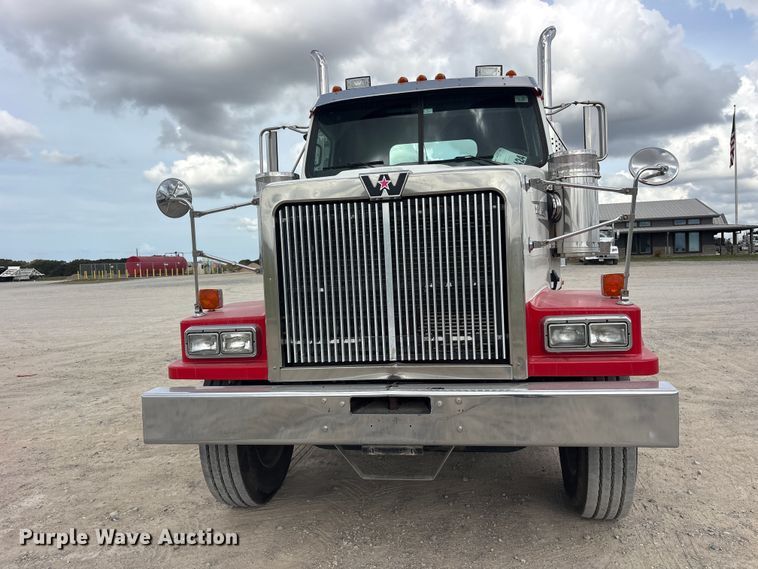 image for item ES8481 2007 Western Star 4900 semi truck