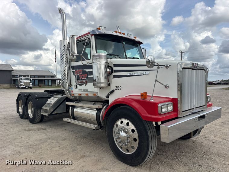 image for item ES8481 2007 Western Star 4900 semi truck