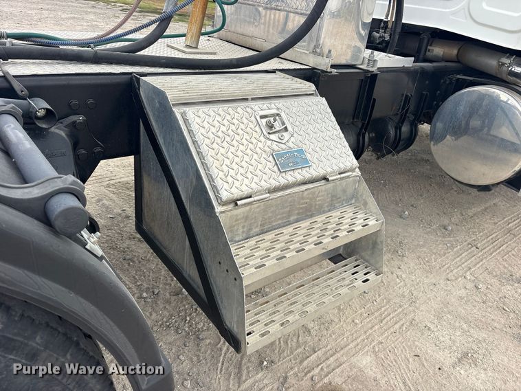 image for item ES8481 2007 Western Star 4900 semi truck