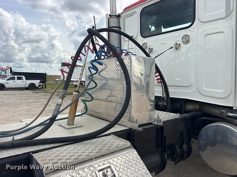 image for item ES8481 2007 Western Star 4900 semi truck