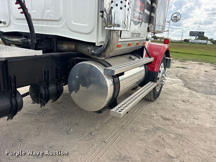 image for item ES8481 2007 Western Star 4900 semi truck