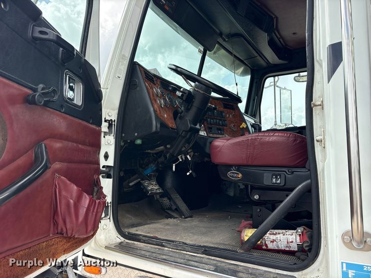 image for item ES8481 2007 Western Star 4900 semi truck