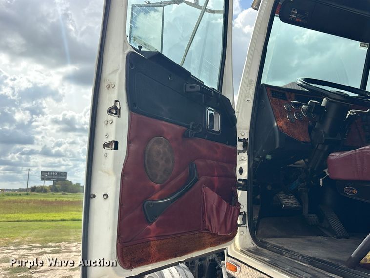 image for item ES8481 2007 Western Star 4900 semi truck
