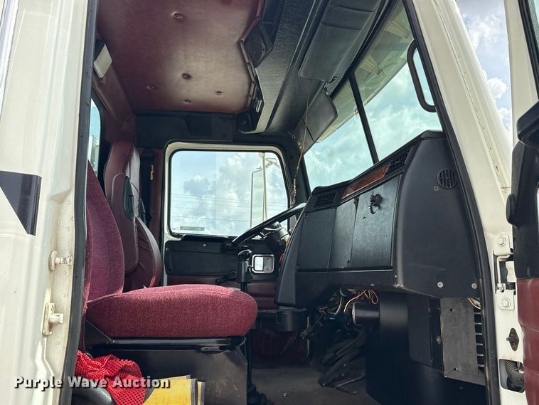 image for item ES8481 2007 Western Star 4900 semi truck