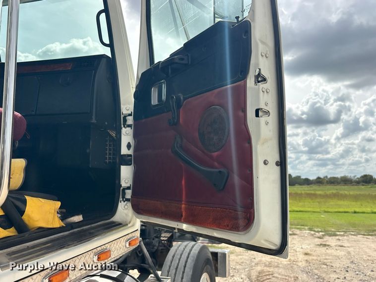 image for item ES8481 2007 Western Star 4900 semi truck
