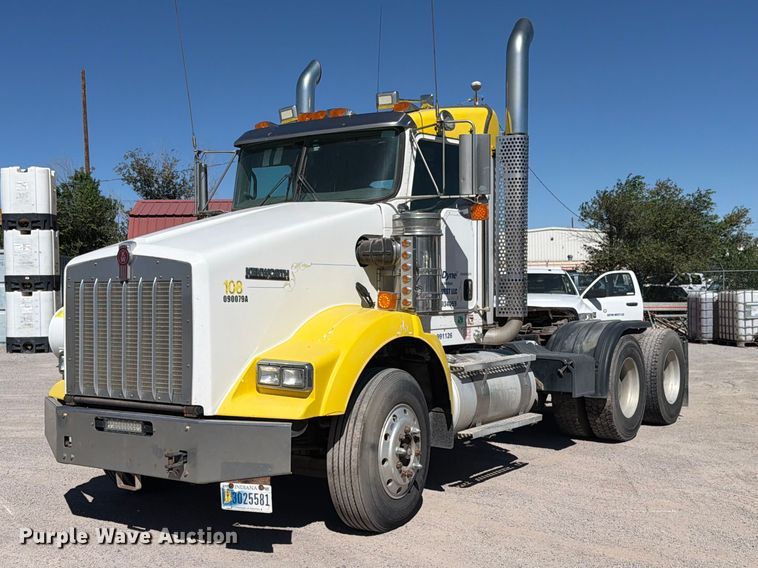 image for item EW1175 2009 Kenworth T800 semi truck