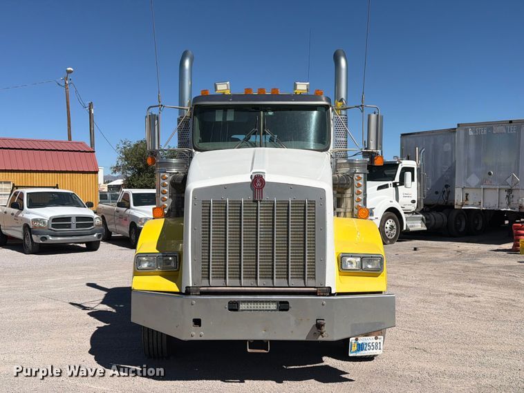 image for item EW1175 2009 Kenworth T800 semi truck