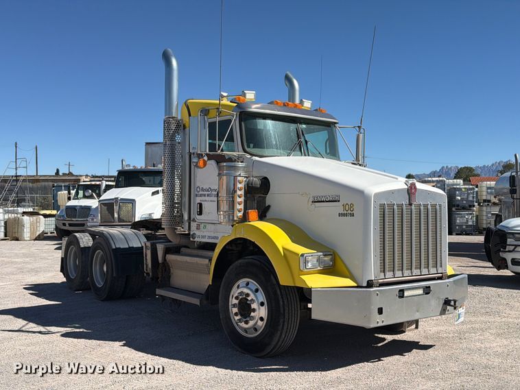 image for item EW1175 2009 Kenworth T800 semi truck