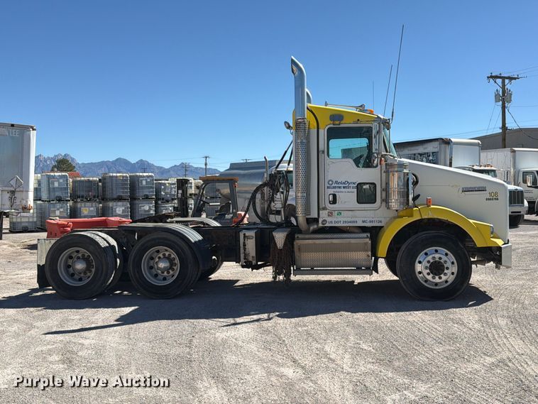 image for item EW1175 2009 Kenworth T800 semi truck