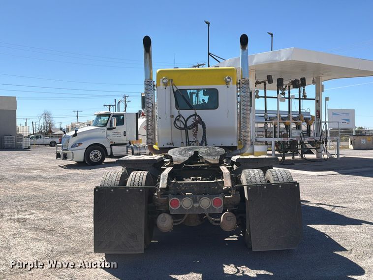 image for item EW1175 2009 Kenworth T800 semi truck