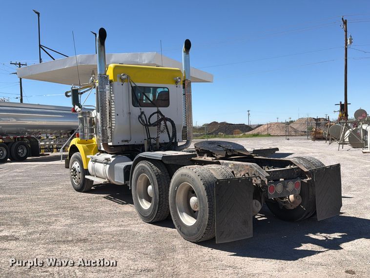image for item EW1175 2009 Kenworth T800 semi truck