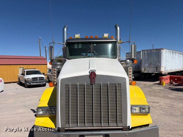 image for item EW1175 2009 Kenworth T800 semi truck