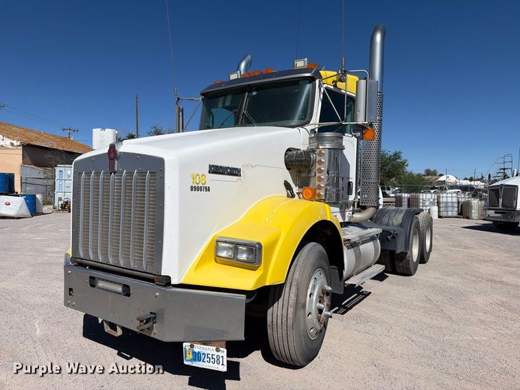 image for item EW1175 2009 Kenworth T800 semi truck
