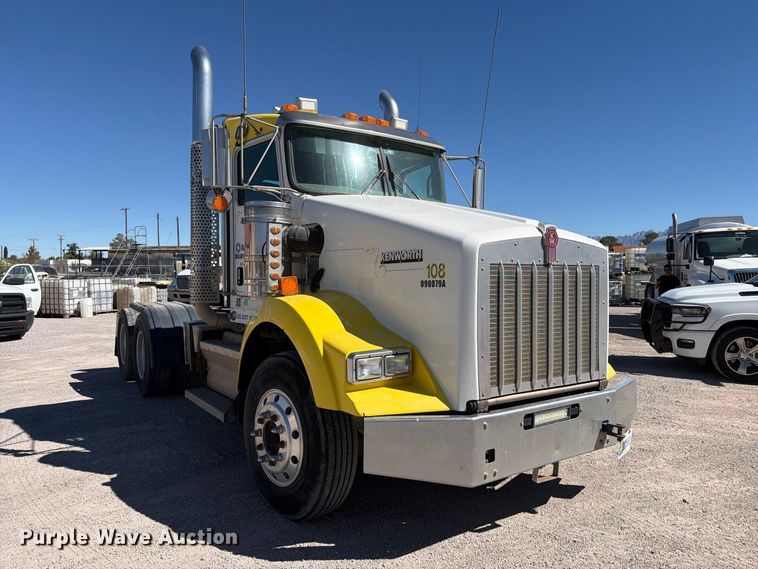 image for item EW1175 2009 Kenworth T800 semi truck