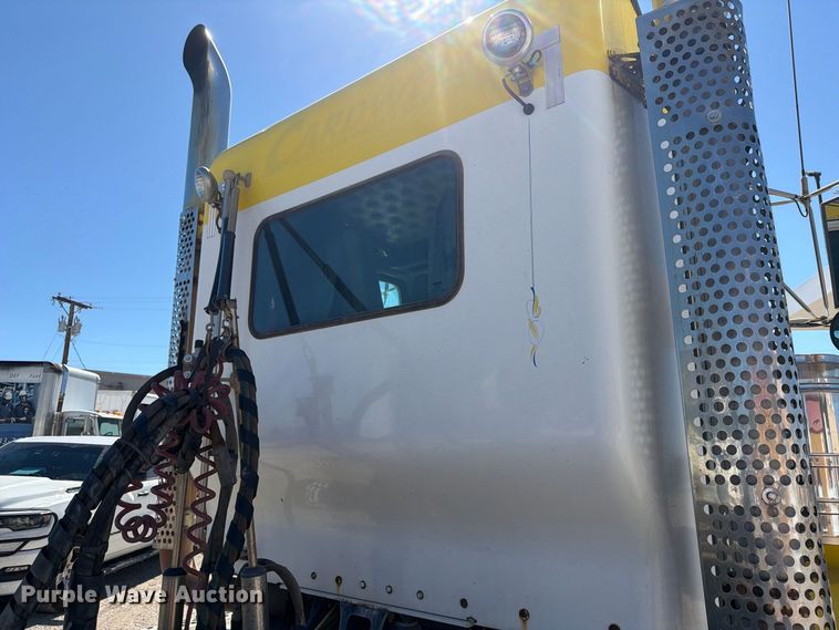 image for item EW1175 2009 Kenworth T800 semi truck