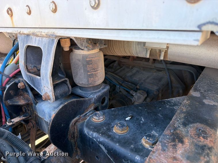 image for item EW1175 2009 Kenworth T800 semi truck