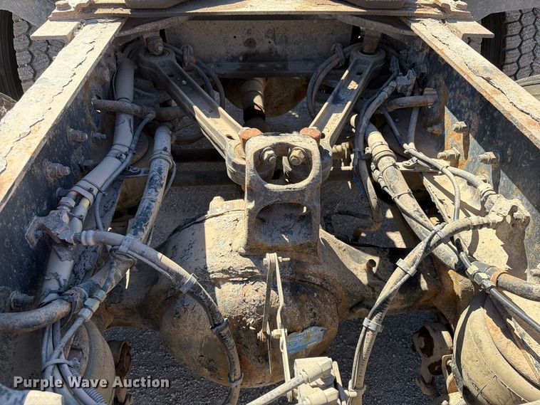 image for item EW1175 2009 Kenworth T800 semi truck