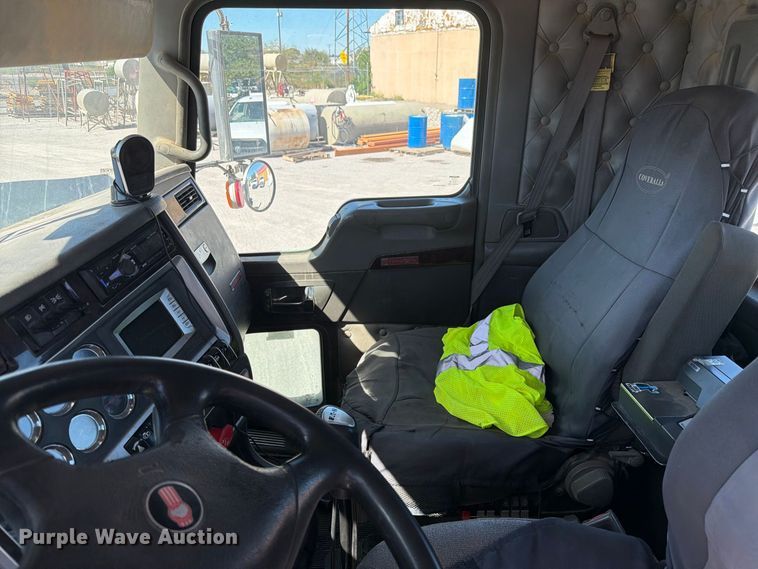image for item EW1175 2009 Kenworth T800 semi truck