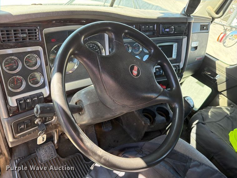 image for item EW1175 2009 Kenworth T800 semi truck