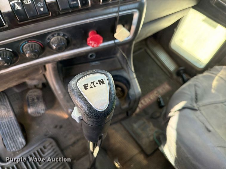 image for item EW1175 2009 Kenworth T800 semi truck