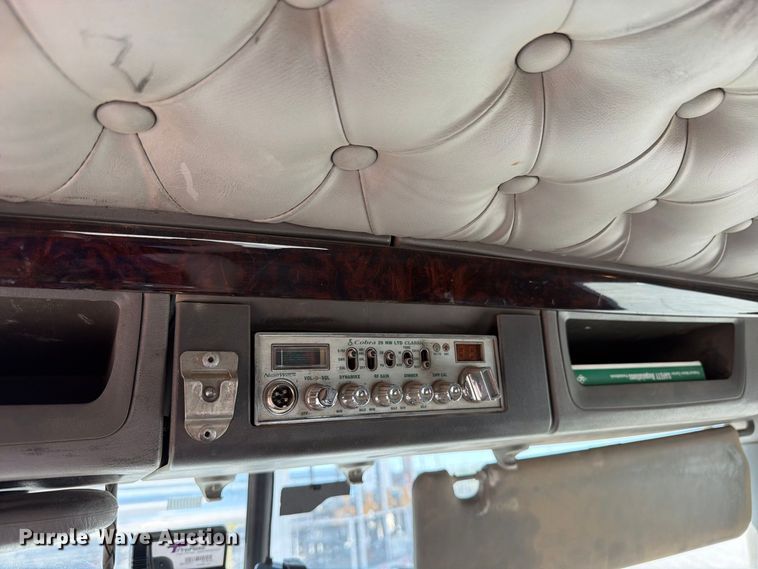image for item EW1175 2009 Kenworth T800 semi truck
