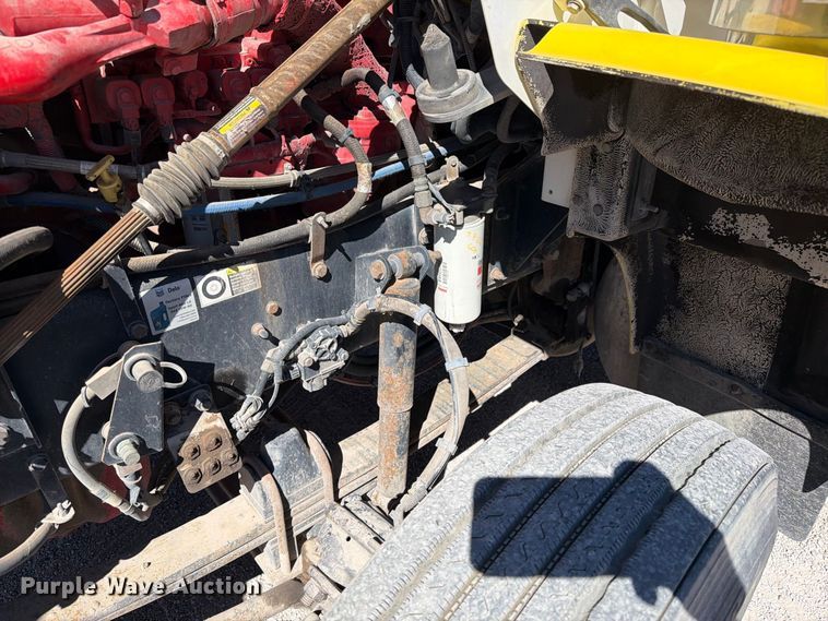 image for item EW1175 2009 Kenworth T800 semi truck