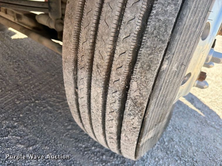 image for item EW1175 2009 Kenworth T800 semi truck