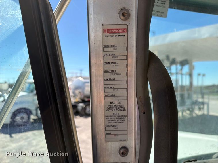 image for item EW1175 2009 Kenworth T800 semi truck