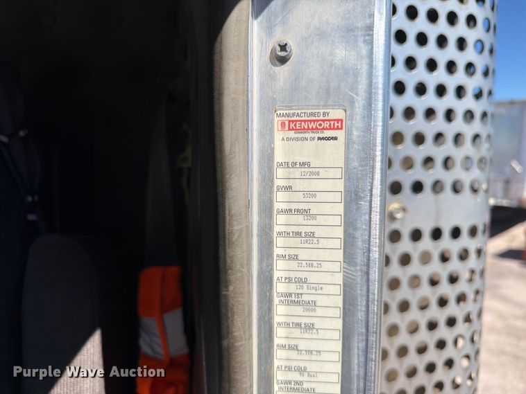 image for item EW1175 2009 Kenworth T800 semi truck