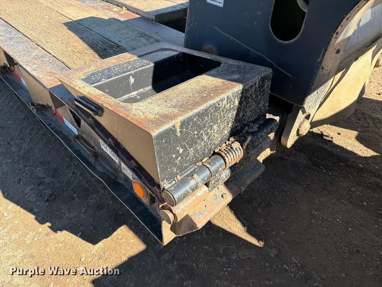 image for item EW1199 1994 Trail King Industries TK80HDG-483 lowboy equipment trailer