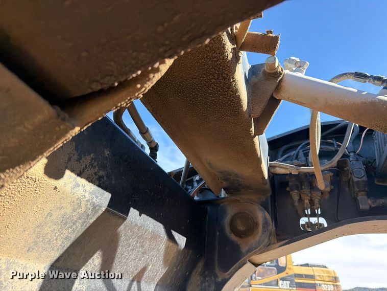 image for item EW1199 1994 Trail King Industries TK80HDG-483 lowboy equipment trailer
